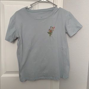 Flower embroidered tee! Grey/blue in color